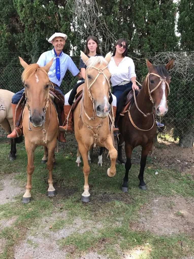 Horseback riding with family in Riachuelo countryside