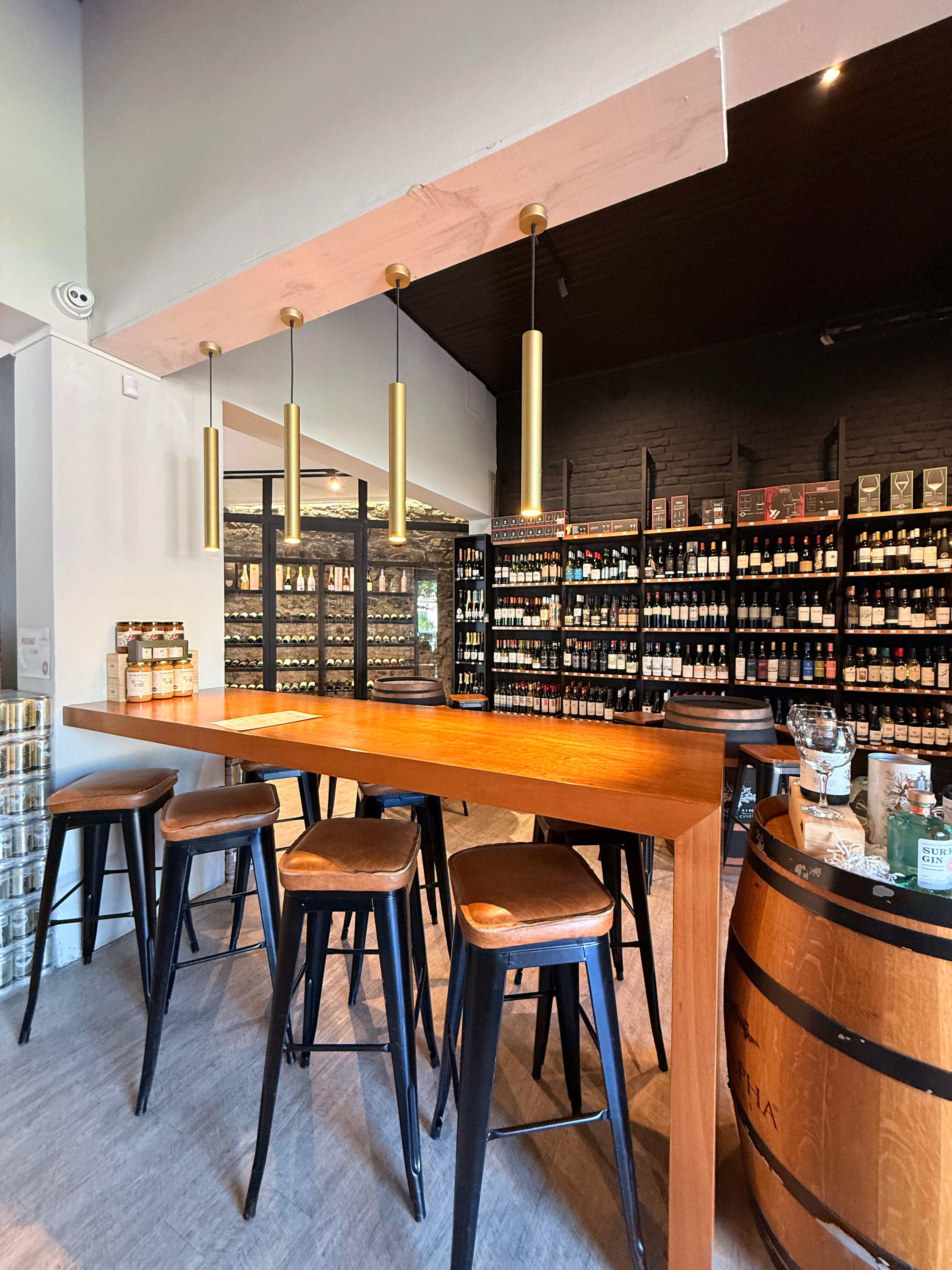 Vinos del Mundo wine shop in Colonia