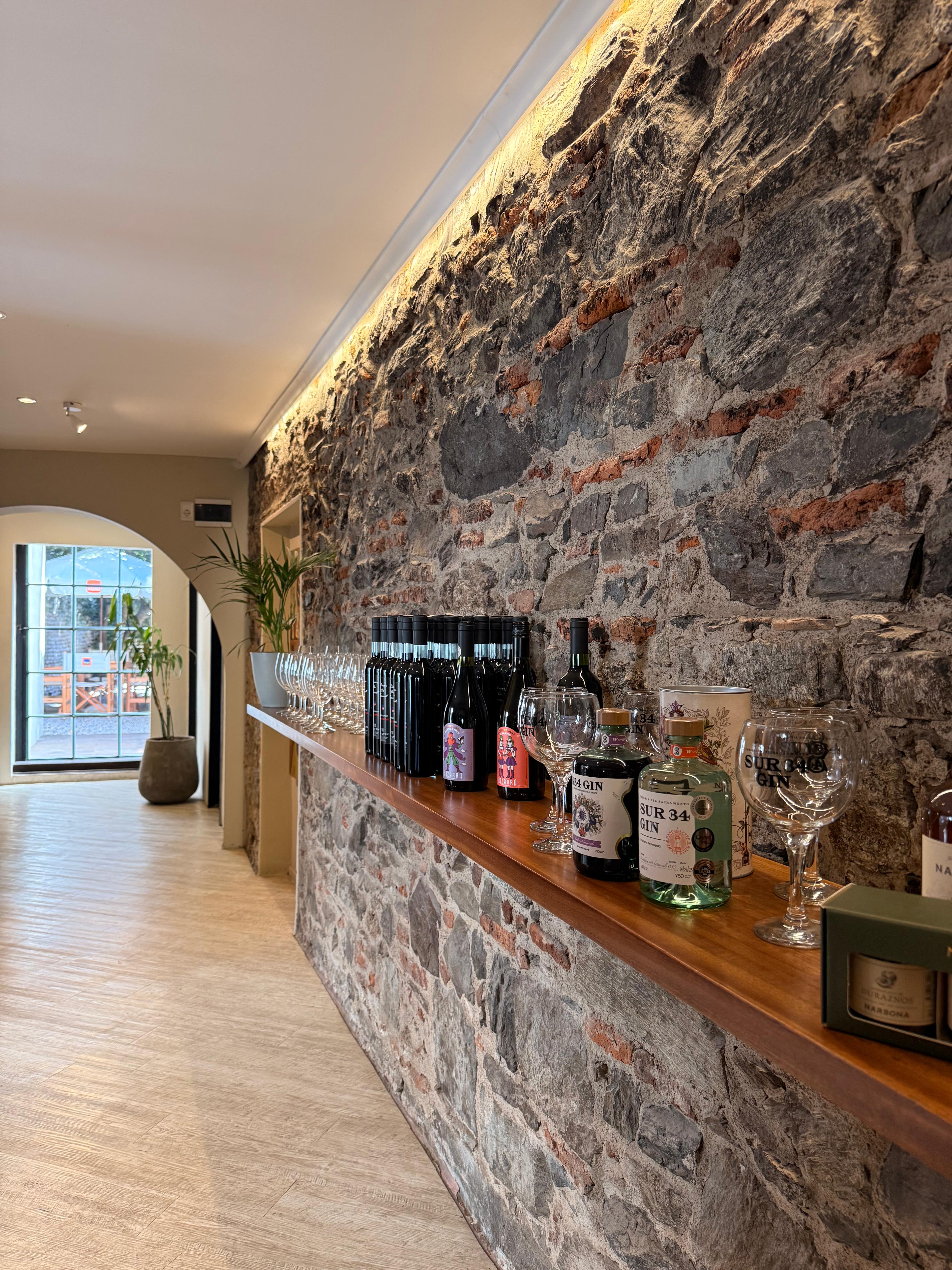 Wine tasting at Vinos del Mundo